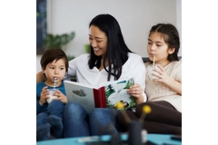 Mon with her kids